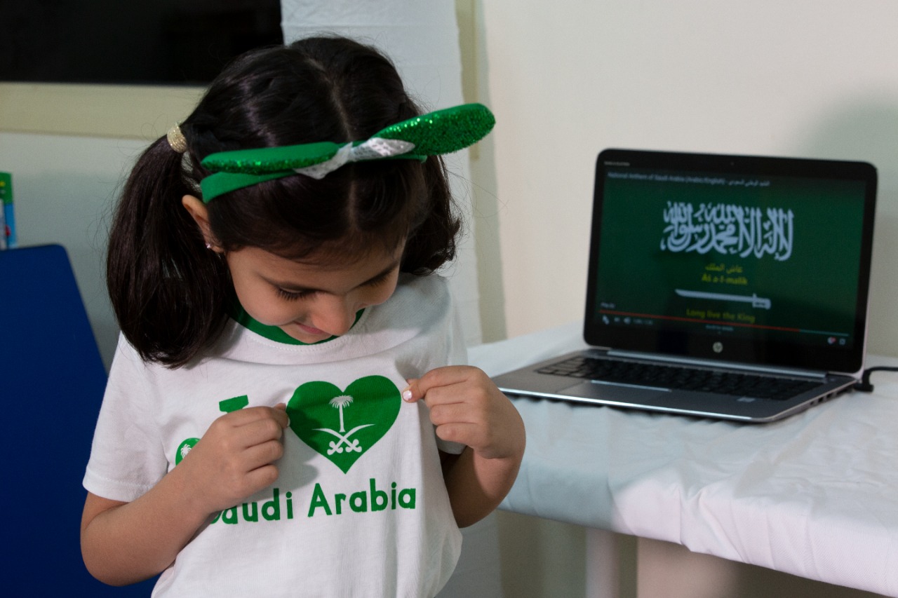 طلاب مدارس التربية النموذجية يحتفلون باليوم الوطني السعودي