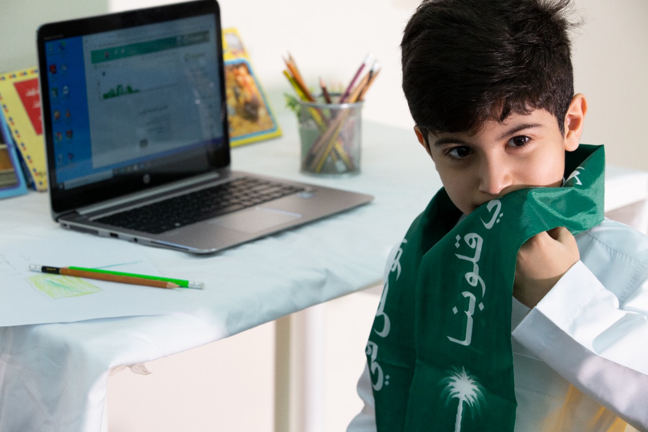 طلاب مدارس التربية النموذجية يحتفلون باليوم الوطني السعودي