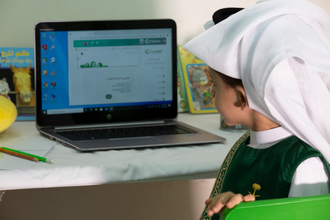 طلاب مدارس التربية النموذجية يحتفلون باليوم الوطني السعودي