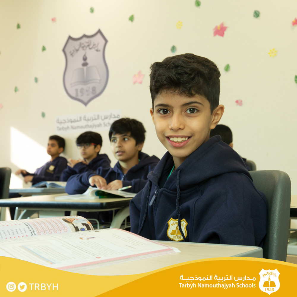 أغنية المنتخب السعودي من طلاب مدارس التربية النموذجية